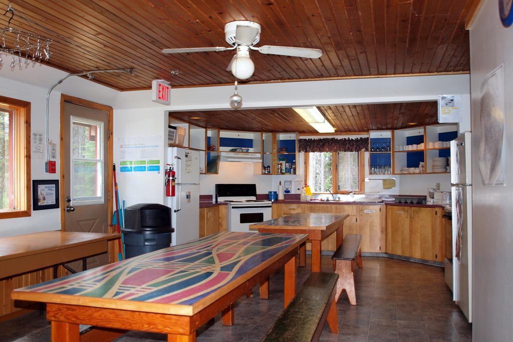 Hi Castle Mountain - Hostel Екстериор снимка